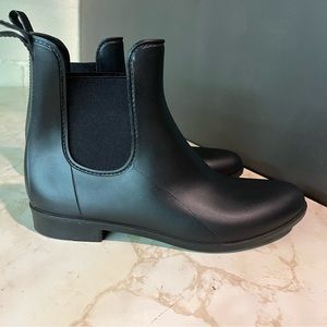 Women’s Mossimo Black Rubber Ankle Boots size 11